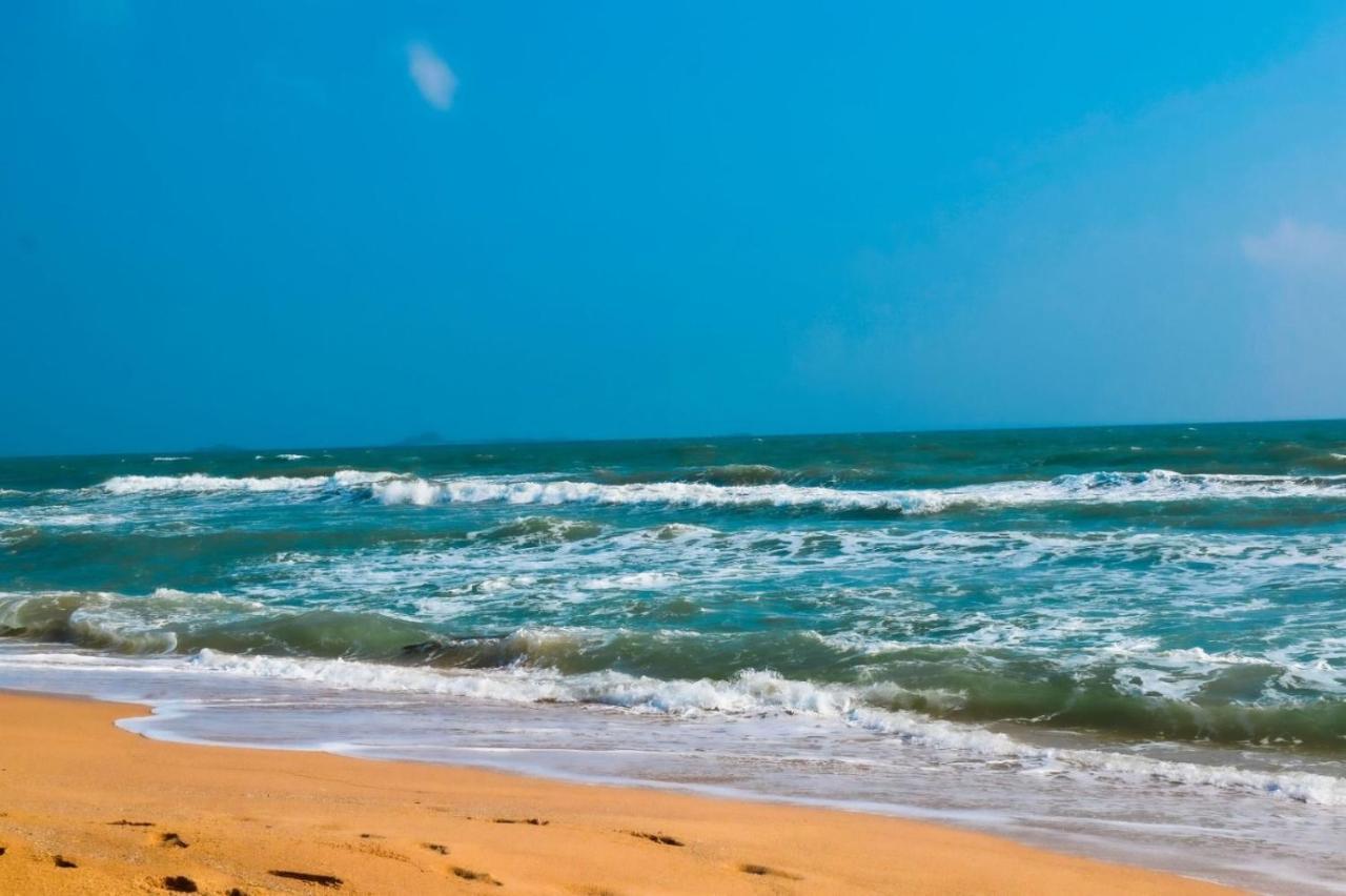Mithra Paradise Beach Hotel Nilaveli Buitenkant foto