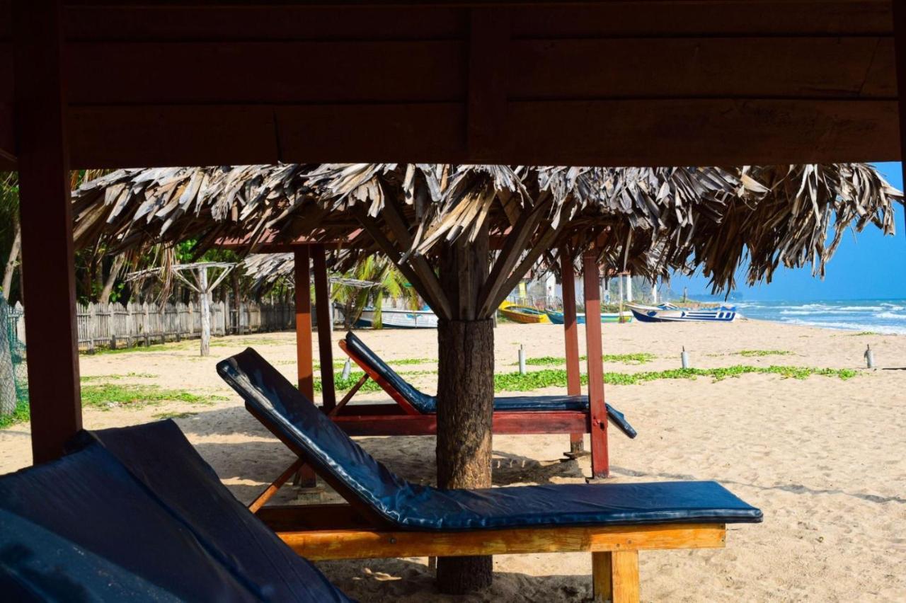 Mithra Paradise Beach Hotel Nilaveli Buitenkant foto