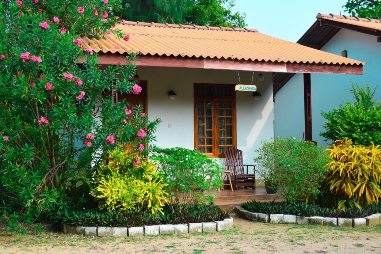 Mithra Paradise Beach Hotel Nilaveli Buitenkant foto
