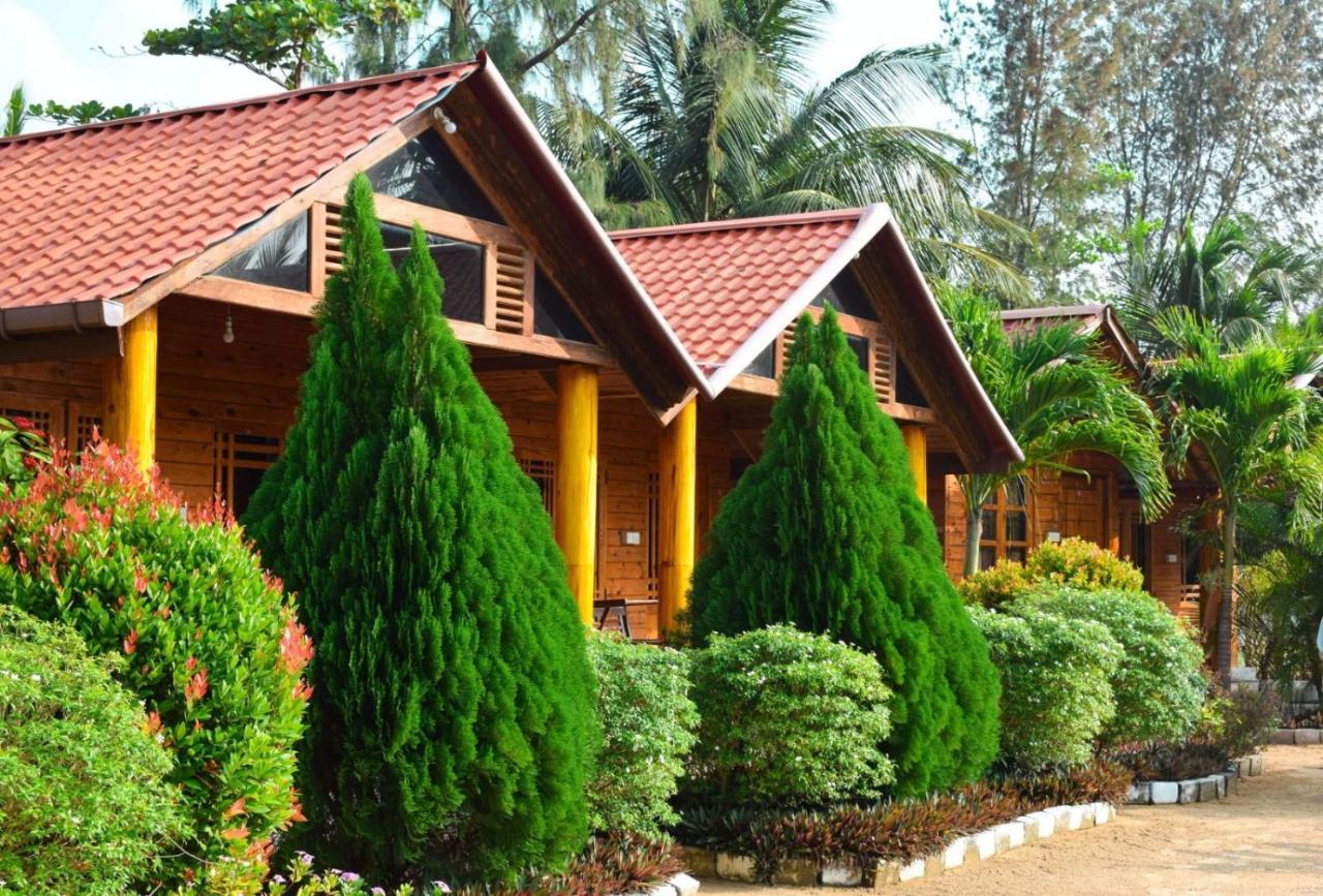 Mithra Paradise Beach Hotel Nilaveli Buitenkant foto