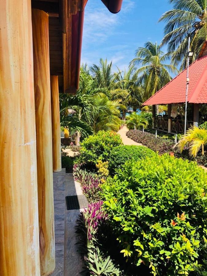 Mithra Paradise Beach Hotel Nilaveli Buitenkant foto