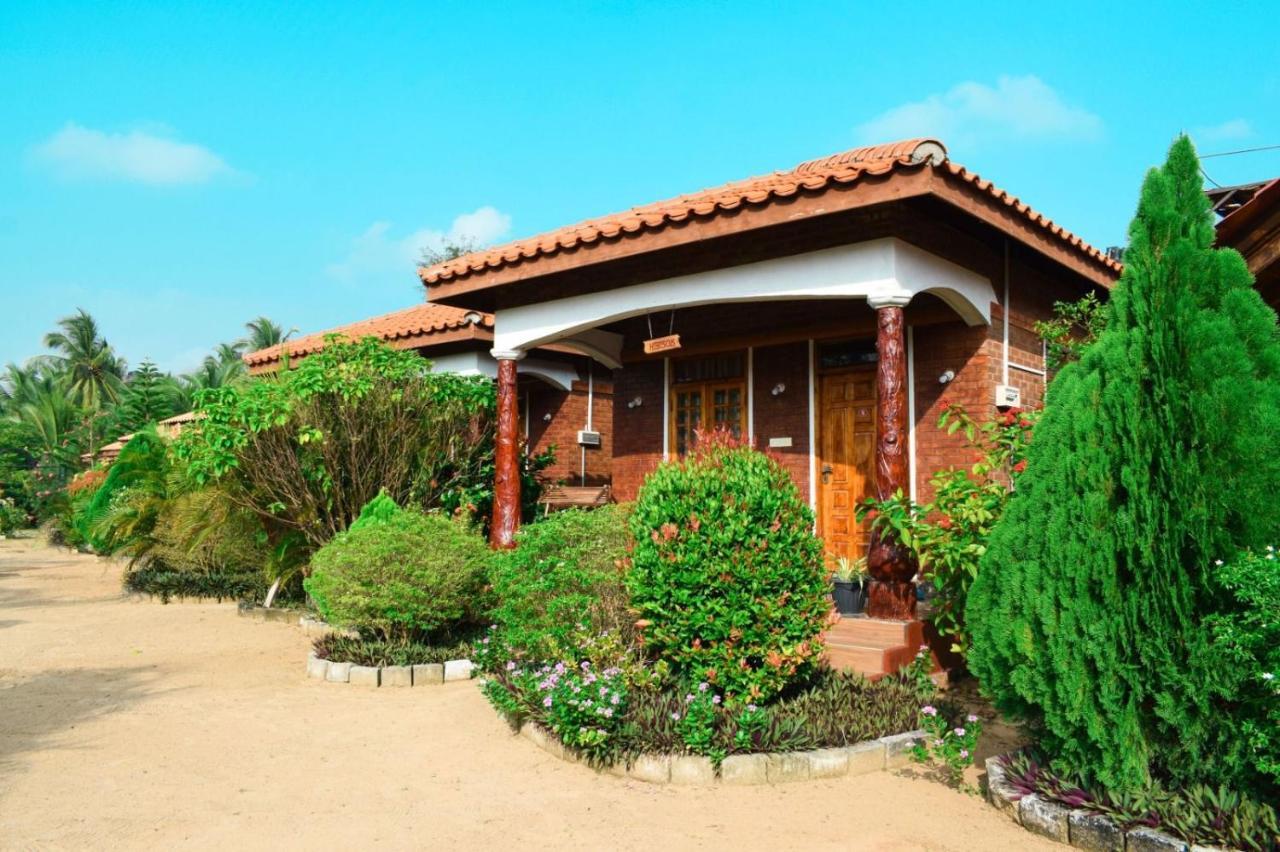 Mithra Paradise Beach Hotel Nilaveli Buitenkant foto