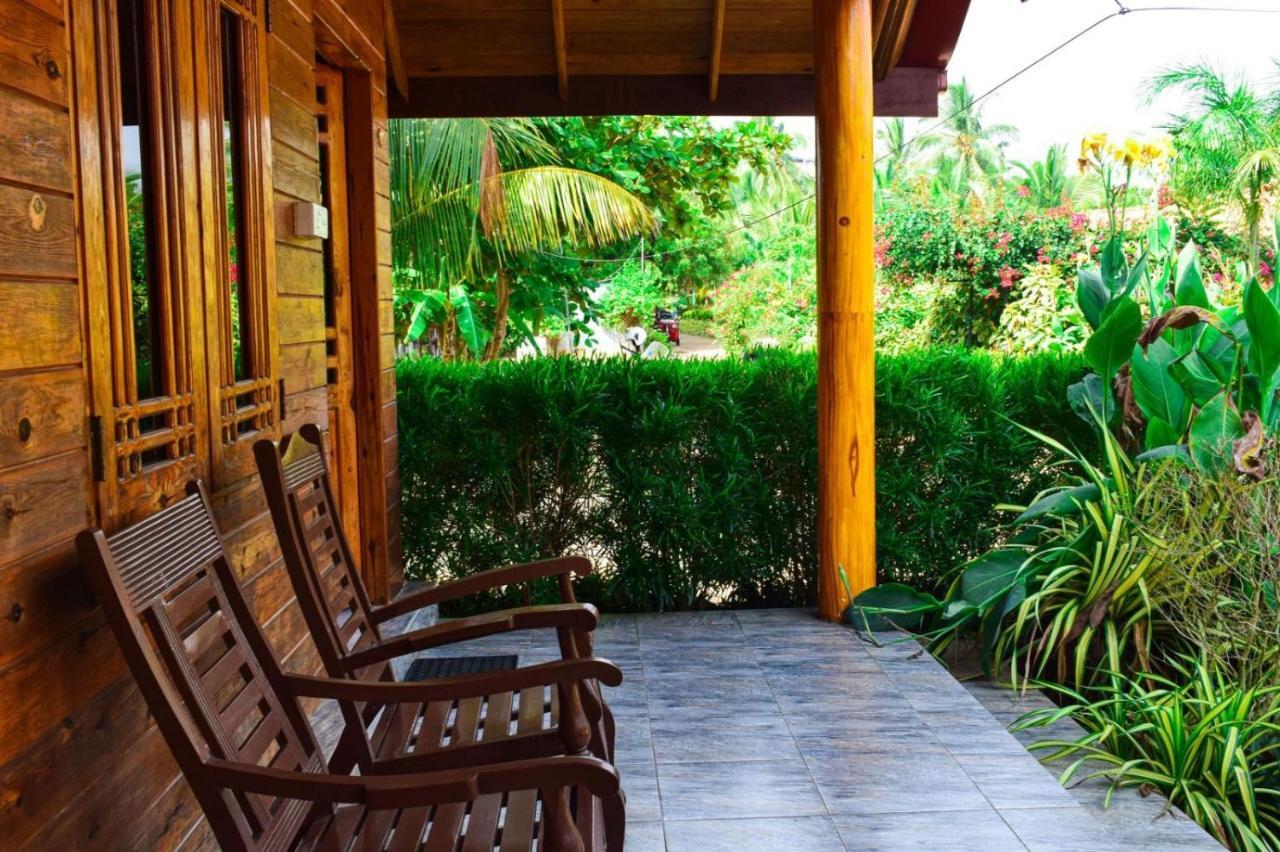 Mithra Paradise Beach Hotel Nilaveli Buitenkant foto