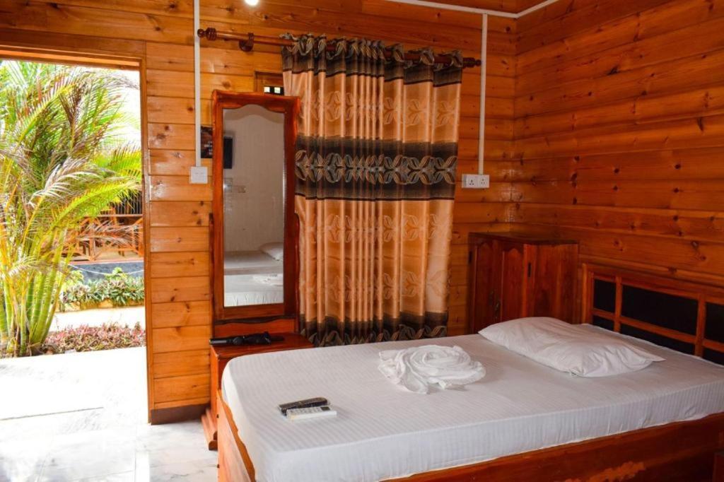 Mithra Paradise Beach Hotel Nilaveli Buitenkant foto