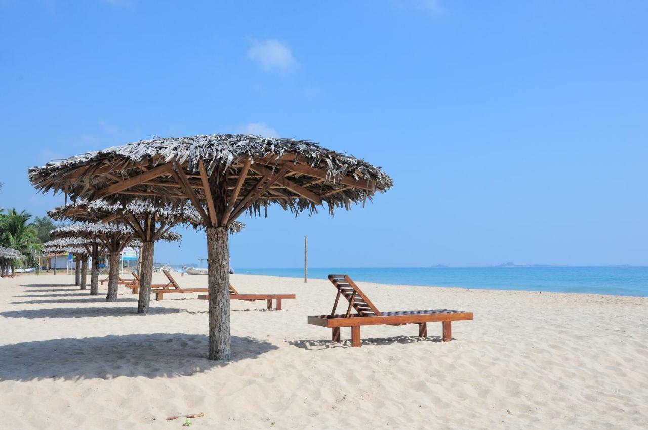 Mithra Paradise Beach Hotel Nilaveli Buitenkant foto