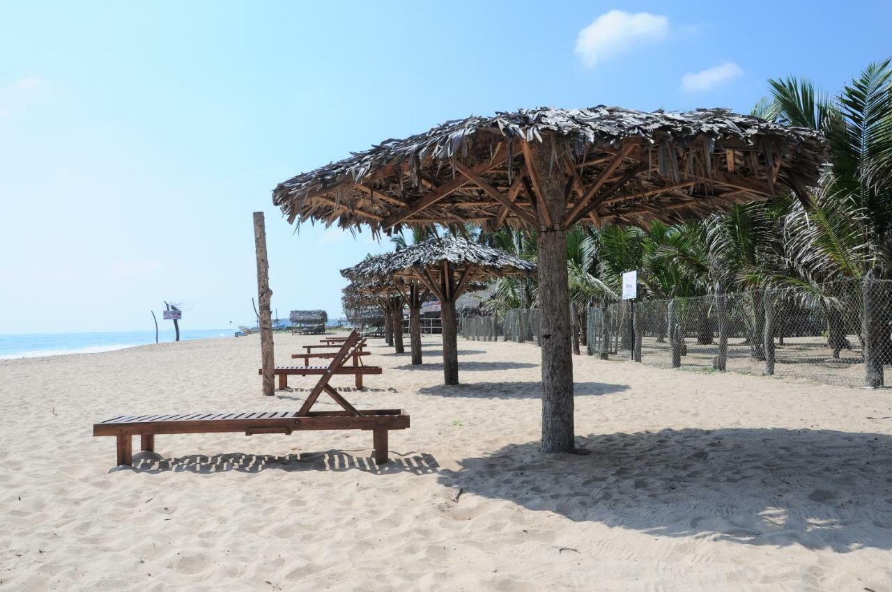 Mithra Paradise Beach Hotel Nilaveli Buitenkant foto