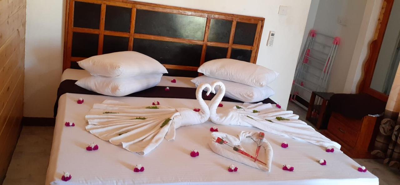 Mithra Paradise Beach Hotel Nilaveli Buitenkant foto